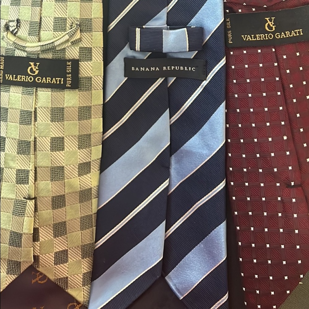 Men’s tie lot.